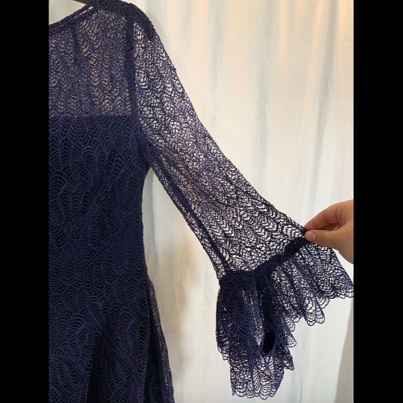 NEW Talbot Runhof Allium Lace Bell Sleeve dress - Picture 5 of 8